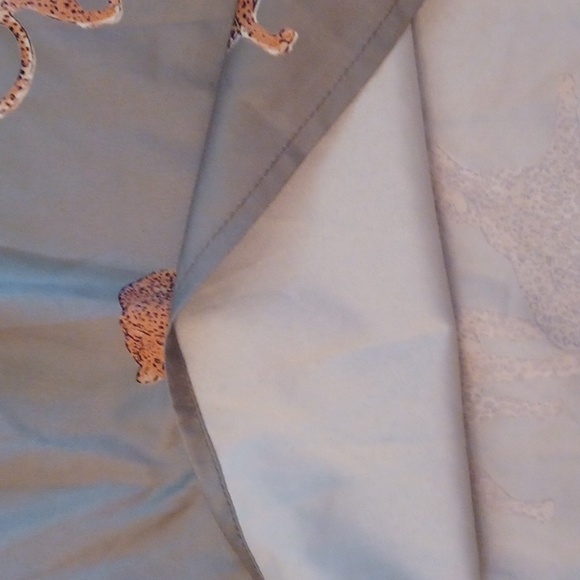 Blouse with leopards - Picture 5 of 6